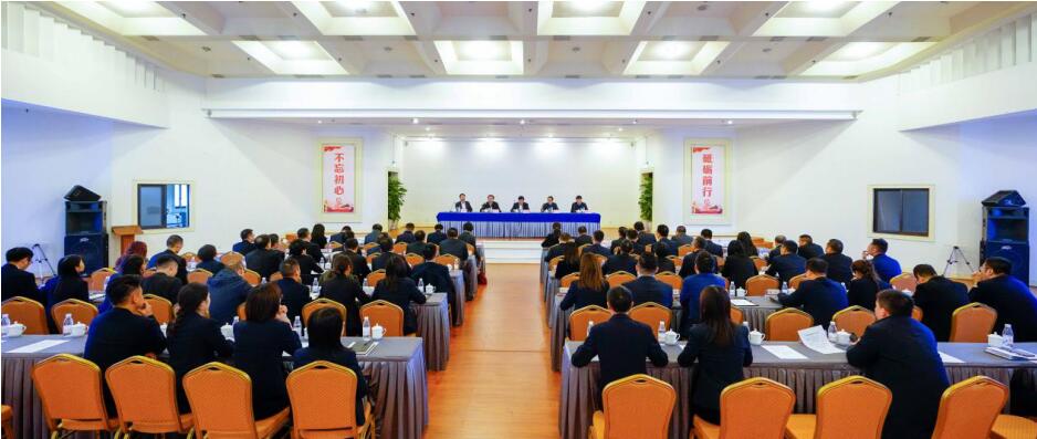 尊龙凯时集团召开干部大会：宣布总经理调整
