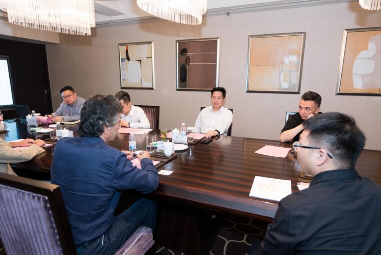 集团党委副书记、副董事长、总经理杨川会见维尼奥拉艺术研究中心创始人皮耶罗·洛卡瑟卡教授一行