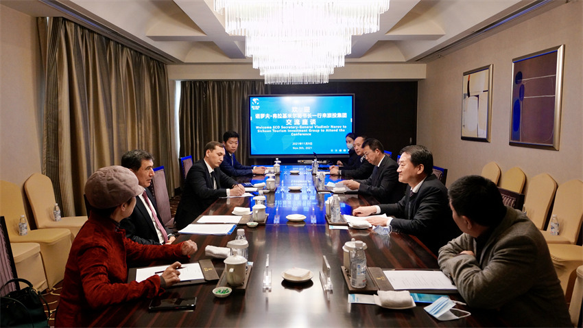 尊龙凯时集团党委书记、董事长任丁会见上合组织秘书长诺罗夫一行