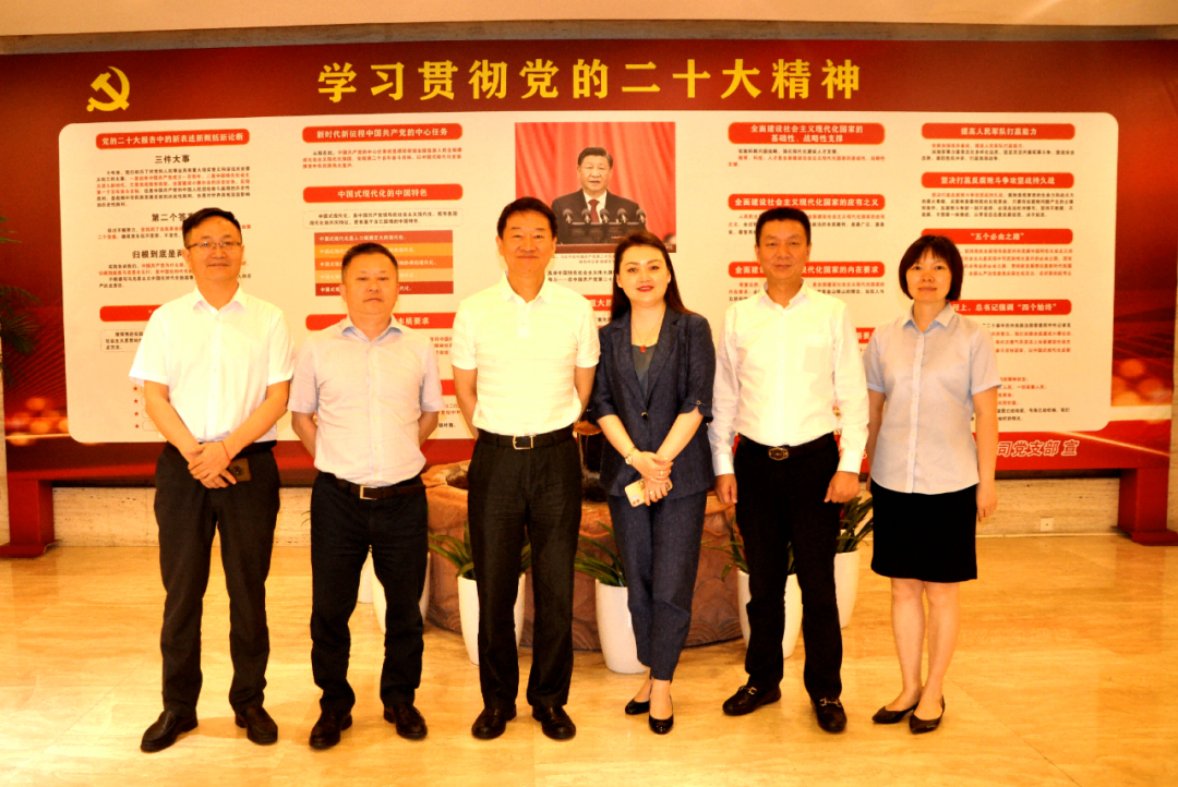 四川尊龙凯时集团党委书记、董事长任丁调研花园宾馆