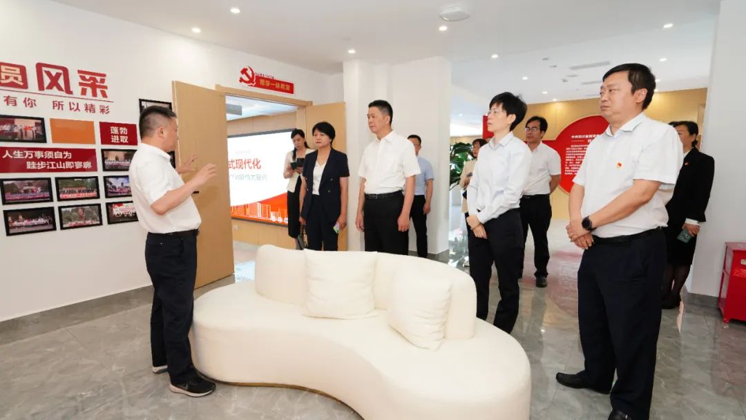 福建省人民政府国有资产监督管理委员会修兴高一行莅临尊龙凯时党？疾斓餮